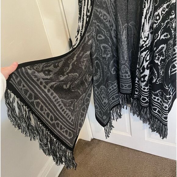Left on Houston Wool Blend Shawl Poncho Kimono Black and White Size XS/S - Picture 3 of 10